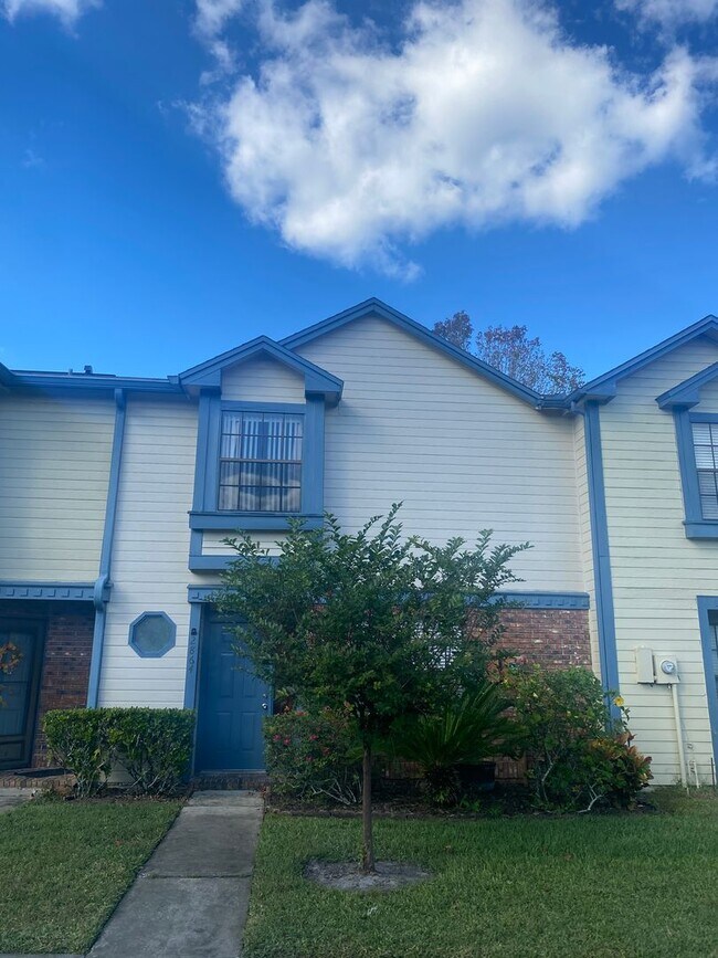 Primary Photo - !!!Move In Special!!! 3/2.5 IN BEACON HILL...