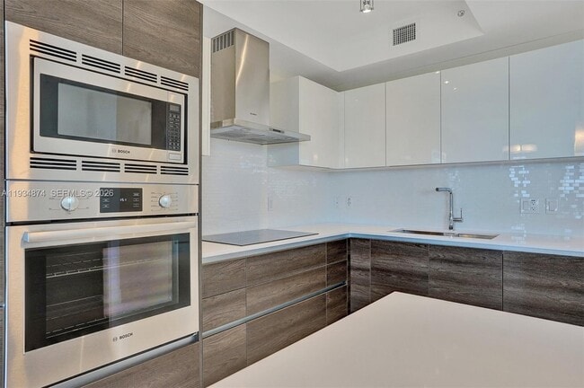 Building Photo - 301 Altara Ave