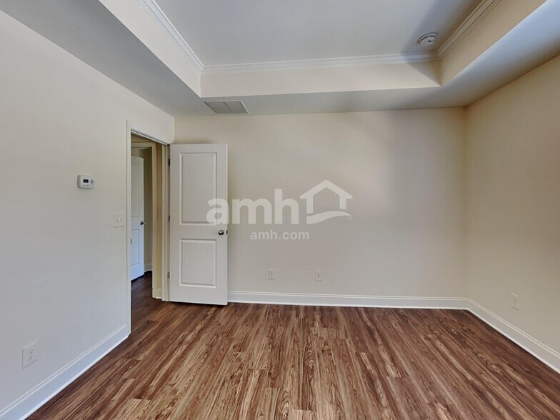 Building Photo - 2400 Freemont St