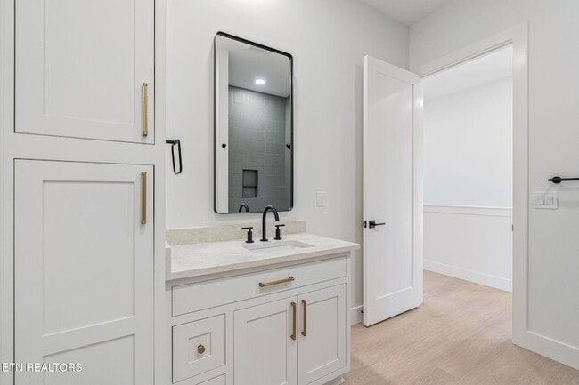 Building Photo - 7826 S Northshore Dr