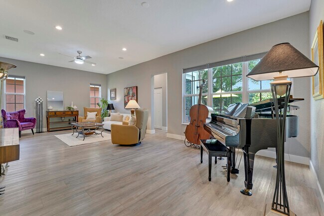 Building Photo - 127 Via Castilla