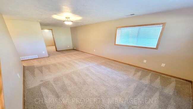 Building Photo - 3 BA, 2 BA TOWNHOME THAT IS SPACIOUS LIKE A HOUSE! AMENITY FILLED!