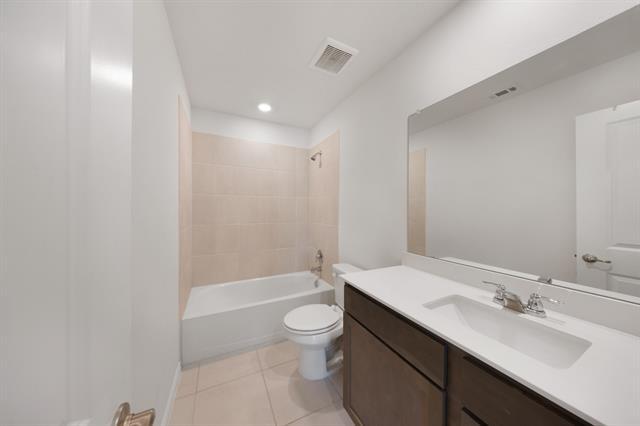 Building Photo - 627 Willow View Way