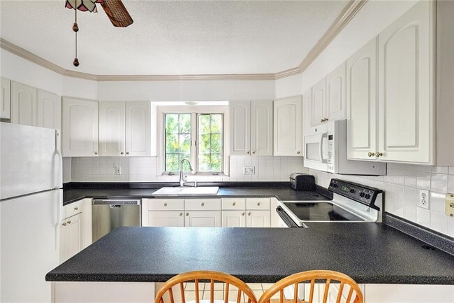 Building Photo - 25 Anoka Ave