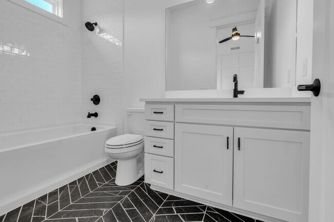 Building Photo - Modern Living in Wedgewood Houston