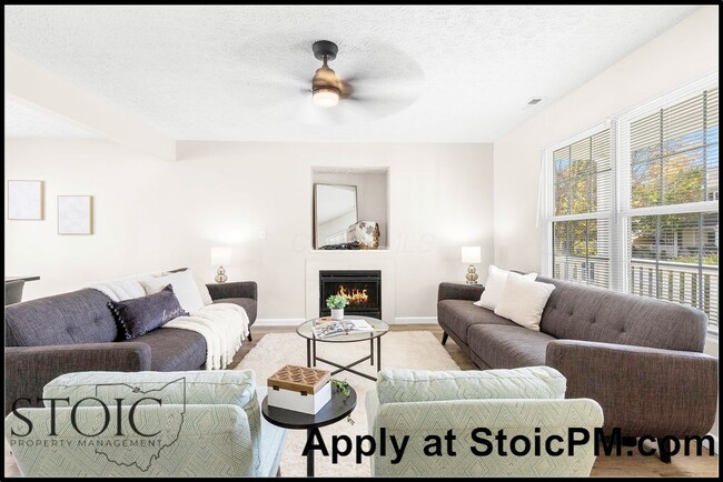 Building Photo - 1860 Meadowlawn Dr