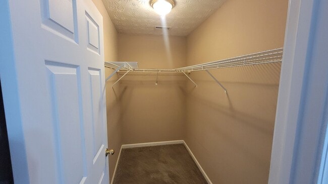 Building Photo - Welcome To An Adorable And Well-Maintained 3-Bedroom Home