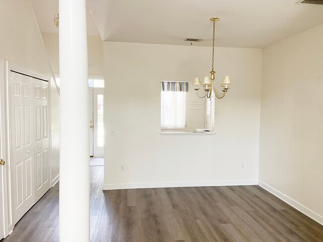 Building Photo - 5006 Carleton Dr