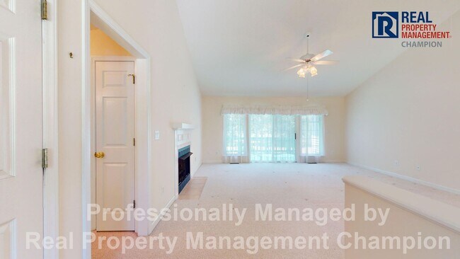 Building Photo - Vintage 3 Bedroom 2 Bathroom in the coveted Fairfield Harbour Subdivision!