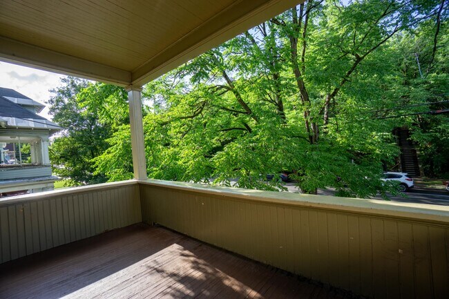 Building Photo - 725 Euclid Ave