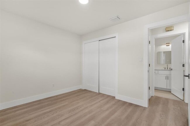 Building Photo - 2352 Lorena Ln