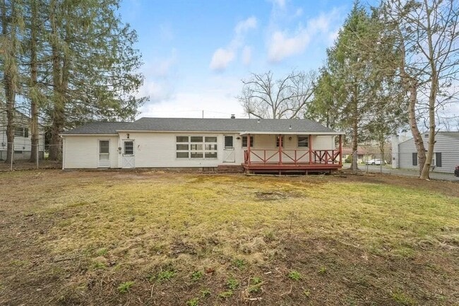 Building Photo - 13 Brookside Ave W