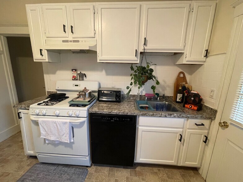 Building Photo - 15 Bemis Rd