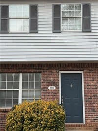 Building Photo - 2930 Spruce Cir SW