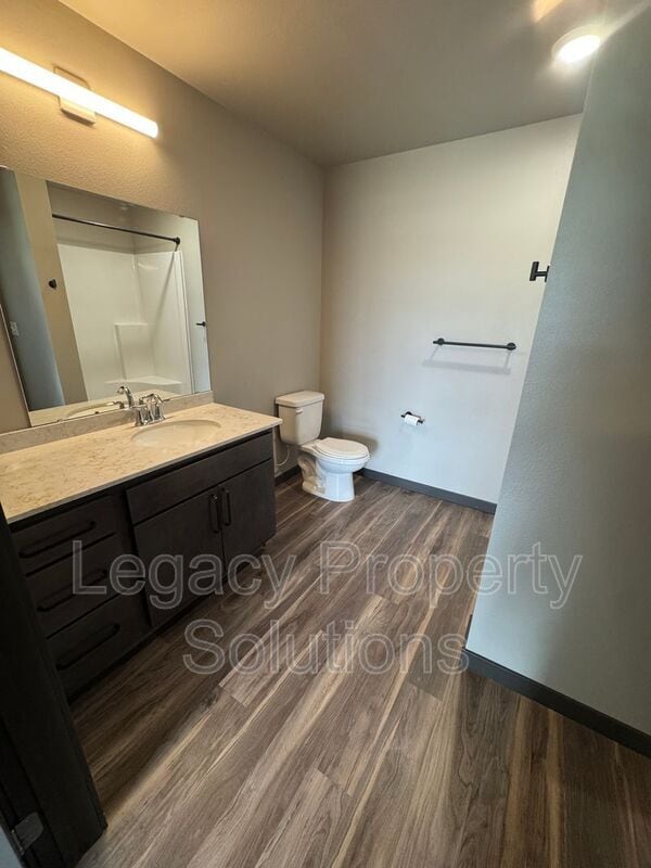 Building Photo - 220 E Greenfield Ln