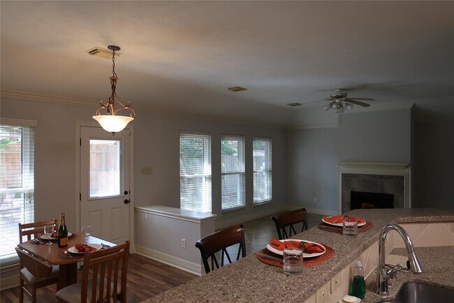 Building Photo - 1714 Oak Ridge Dr