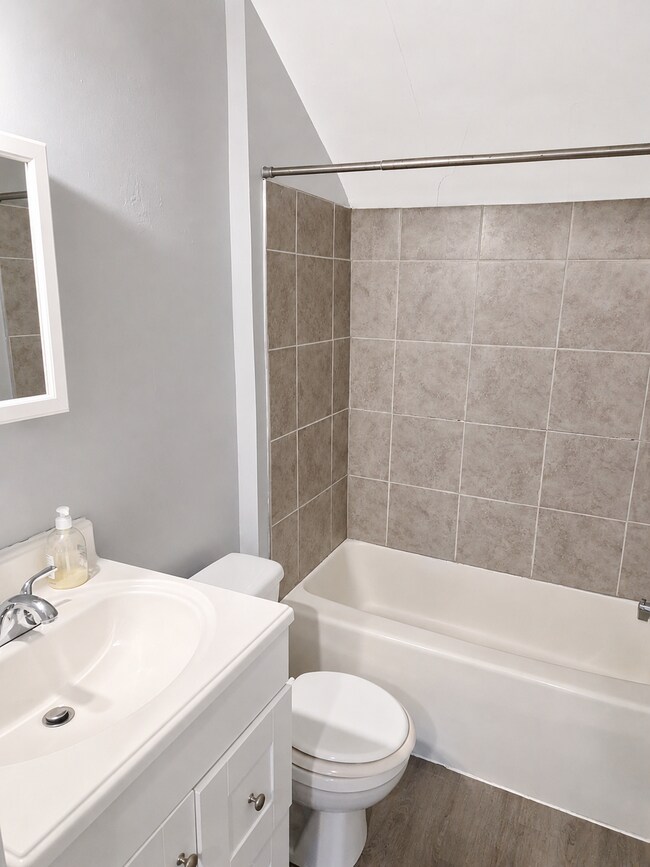 Building Photo - 1146 Shadycrest Dr