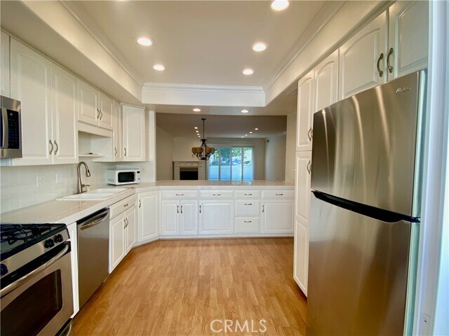 Building Photo - 2211 Vista Hogar