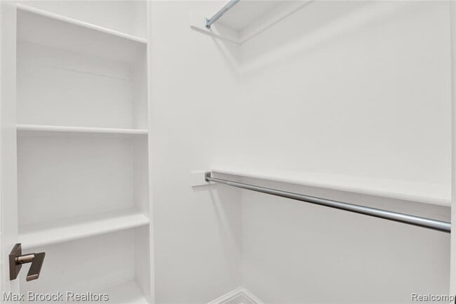 Building Photo - 431 S Eton St