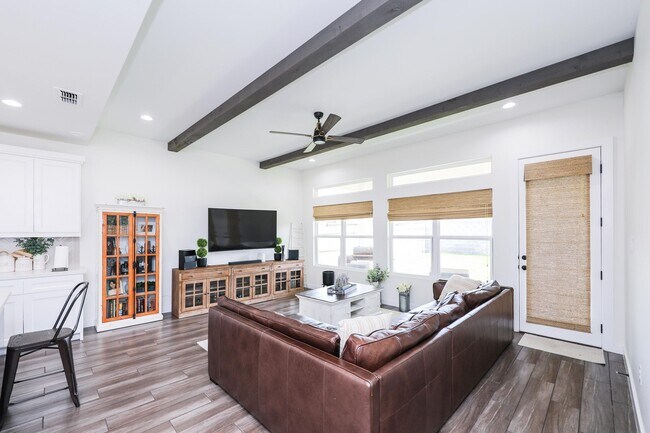 Building Photo - 1419 Calamian Dr