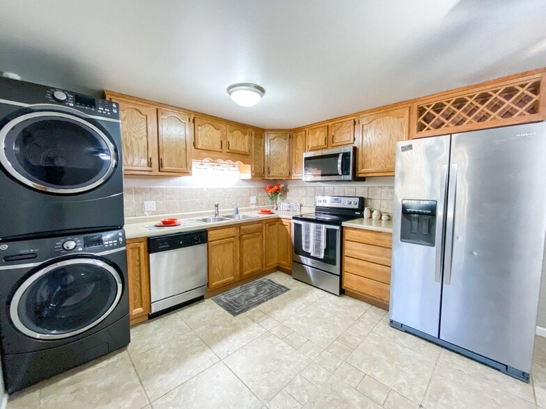 Primary Photo - Petra Apartments