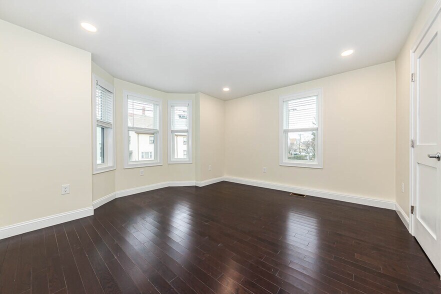 Building Photo - 28 Albion St