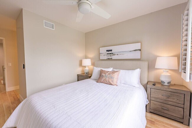 Building Photo - Spacious 3BR/3BA Townhome  | Pool, Tennis & Easy Access to Everything