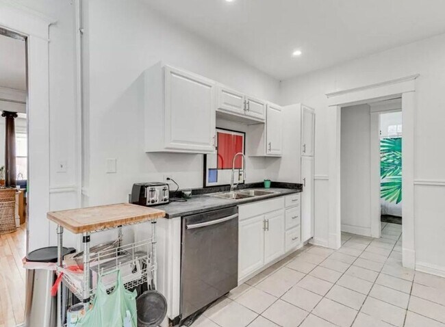 Building Photo - Welcome to your Dream Residence!