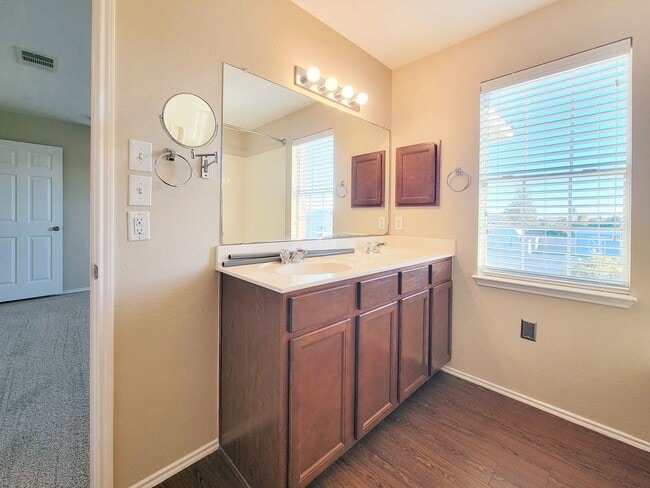 Building Photo - 1007 Ranchero Rd