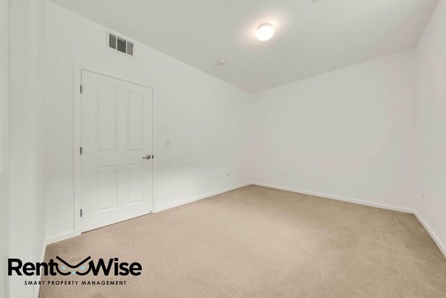 Building Photo - 1388 Broadway