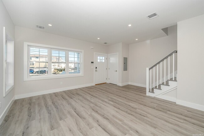 Building Photo - 2800 Ocean Ave