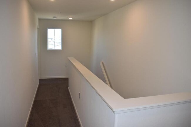 Building Photo - 1316 eagle crest court