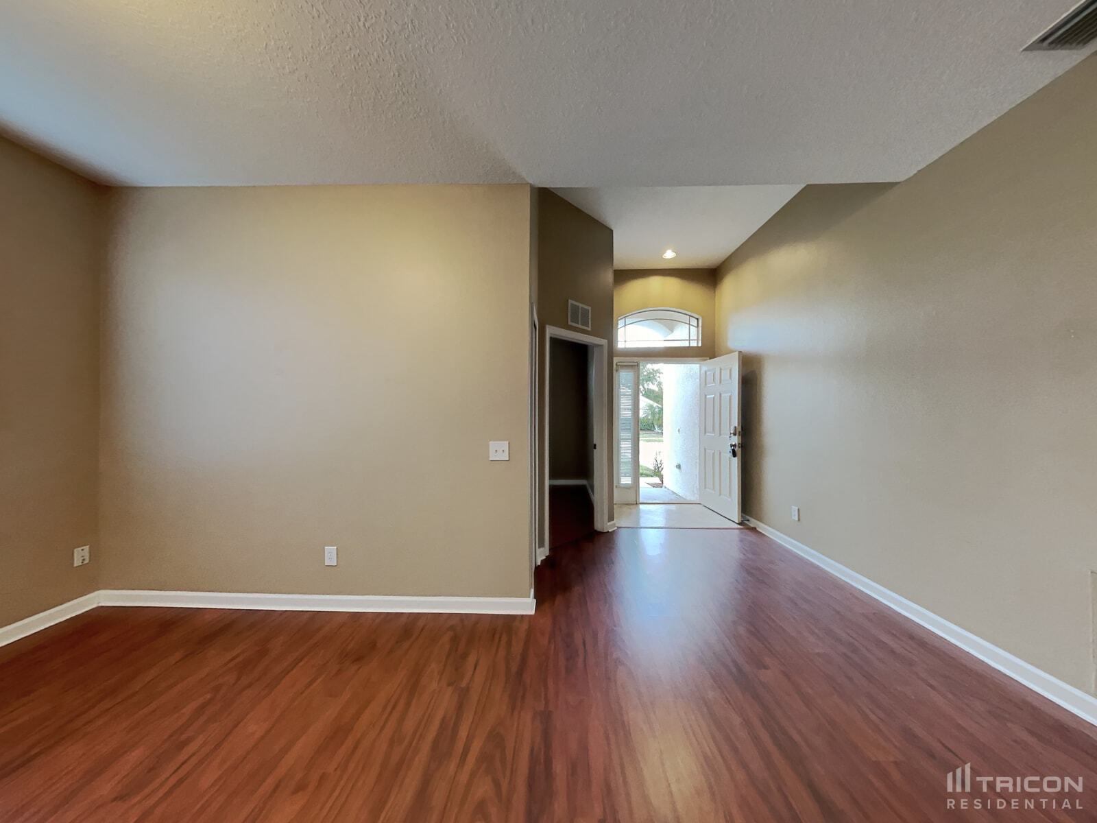 Building Photo - 9723 Riverchase Dr