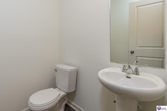 Building Photo - 557 Pinehurst Dr