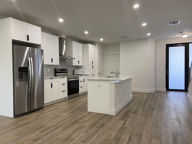 Building Photo - 365 Bella Sol Way