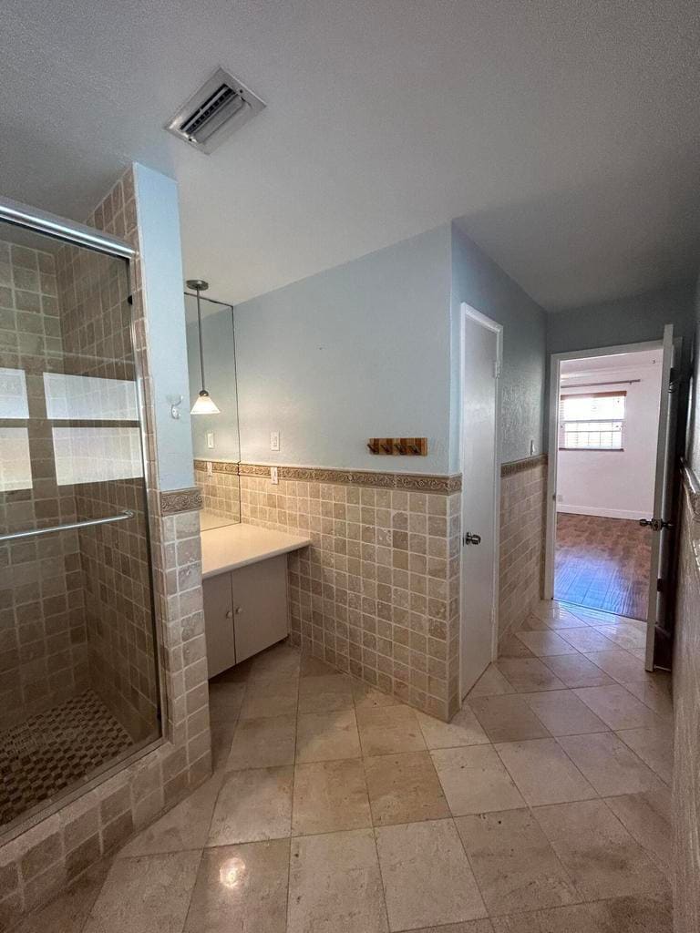Building Photo - 455 NE 29th St