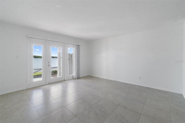 Building Photo - 165 Pompano Dr SE