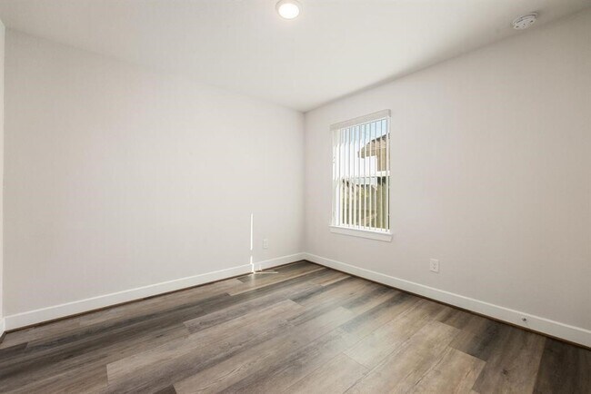 Building Photo - 20914 Kadefield Dr