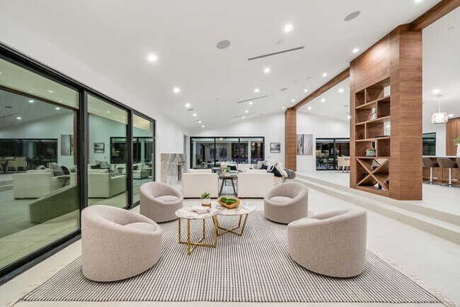 Building Photo - 16110 Clear Oak Dr