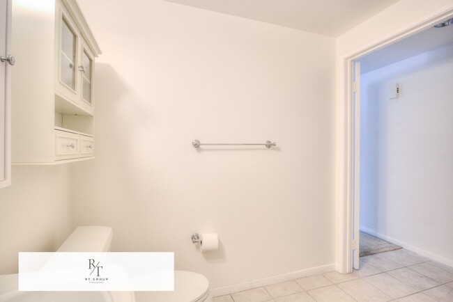 Building Photo - Luxurious Modern Condo in Alhambra