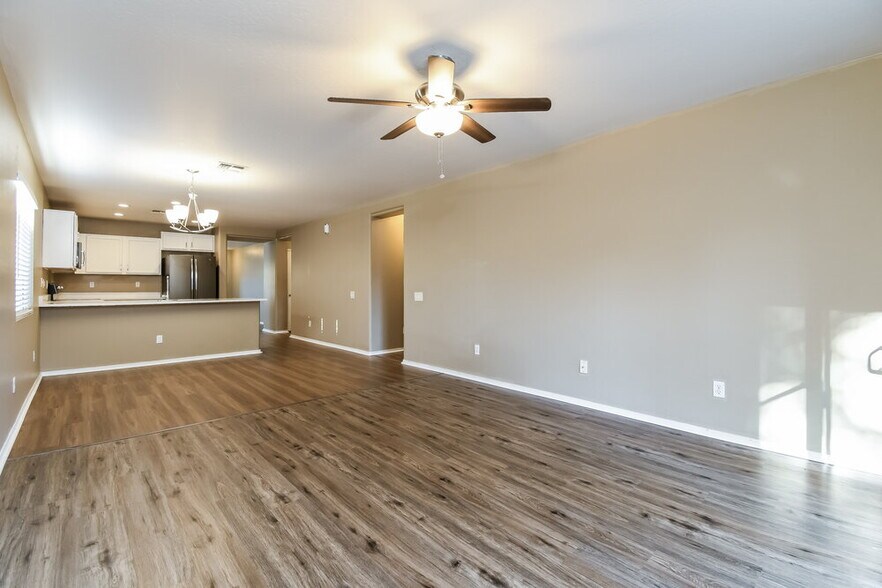 Building Photo - 1701 E Christopher St