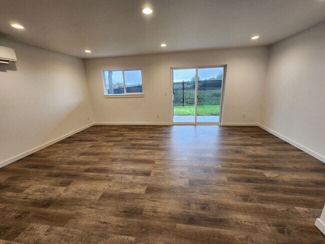 Building Photo - 1010 Peach Rd