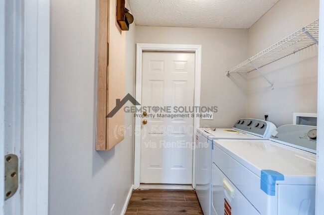 Building Photo - 2104 Loudenslager Dr