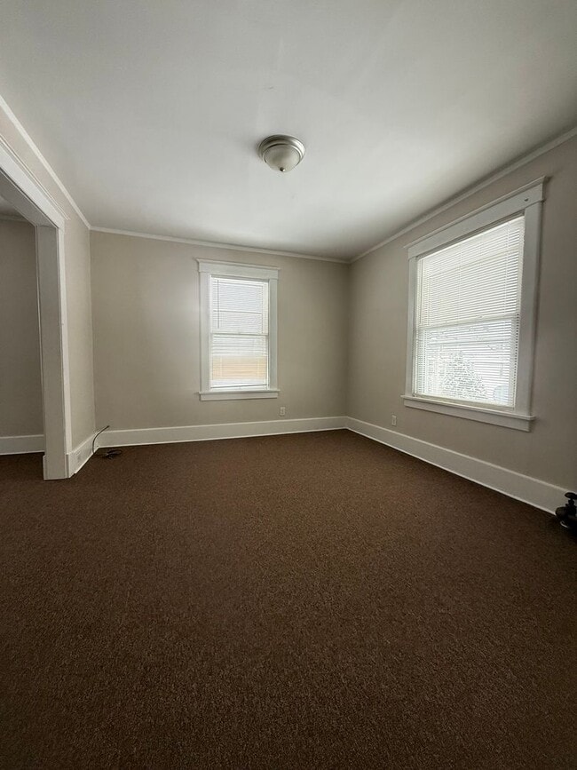 Building Photo - 353 Division St