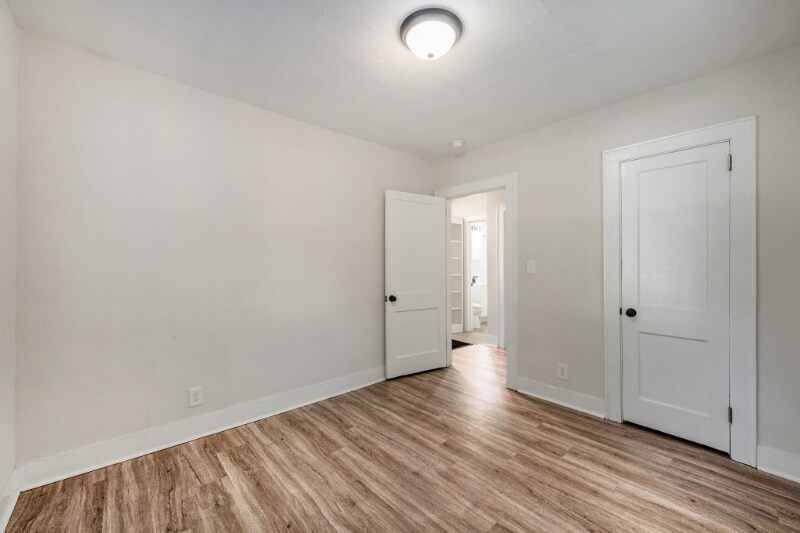 Building Photo - 2755 E Surrey Dr