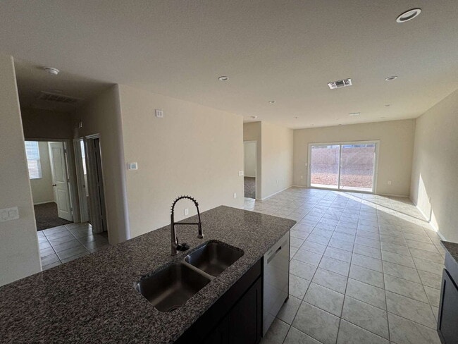 Building Photo - 5179 E Emery Rd