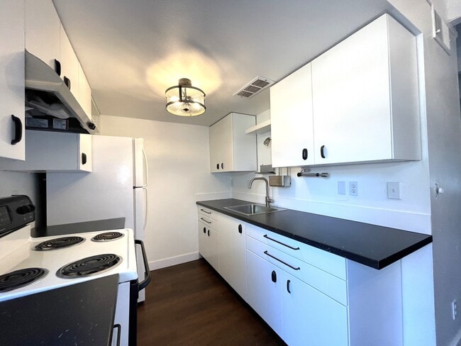 Building Photo - 1393 Nord Ave