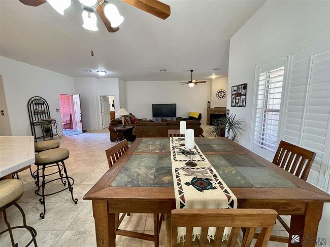 Building Photo - 10277 S Del Rey Dr