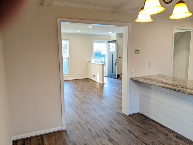 Building Photo - Renovated townhouse in established Frederick neighborhood ready now!