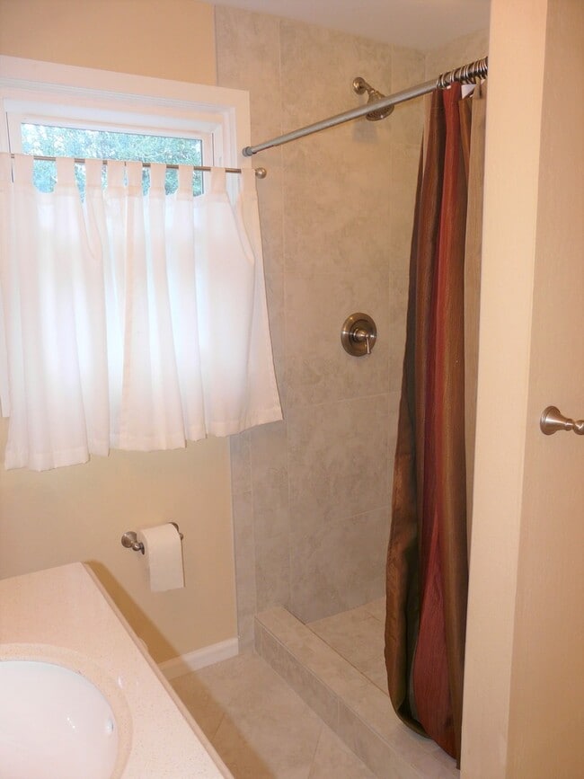 Building Photo - Updated 2 Bedrooms, 1 Bath Alta Heights Home Near Downtown Napa